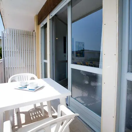 Cozy With Terrace Apartman *